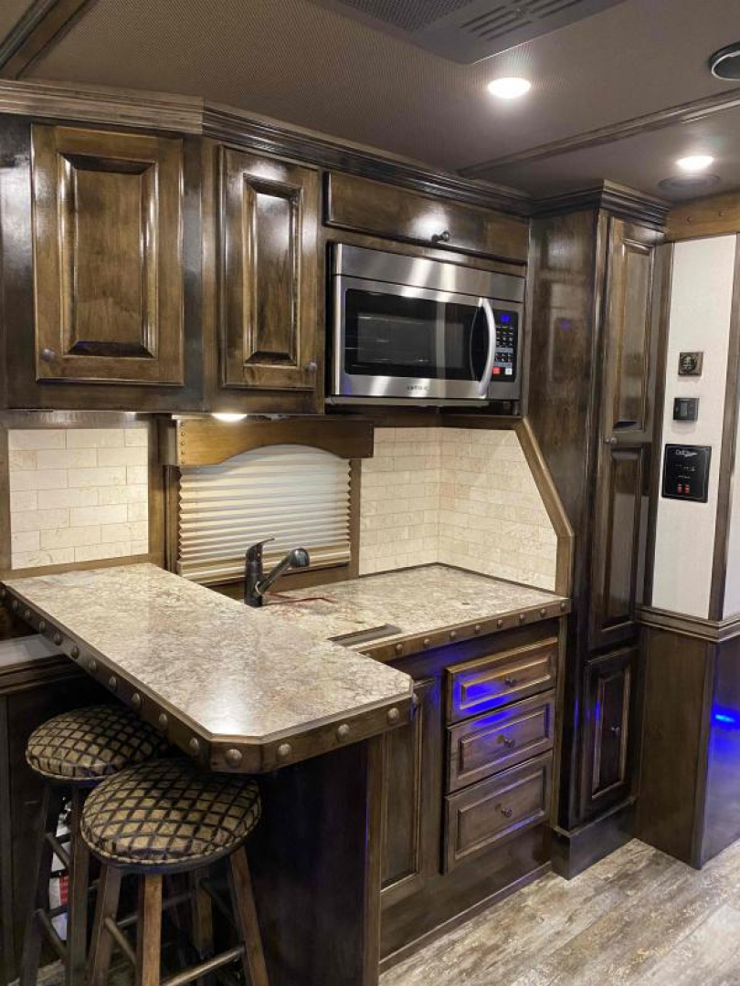 New 2023 Cimarron 4 Horse Side Load with 14'9" Living Quarter Trailer