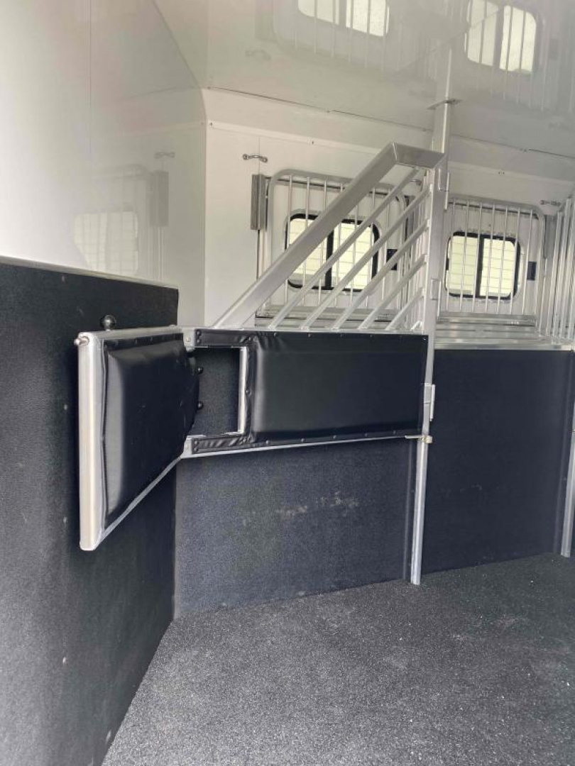 New 2023 Cimarron 4 Horse Side Load with 14'9" Living Quarter Trailer