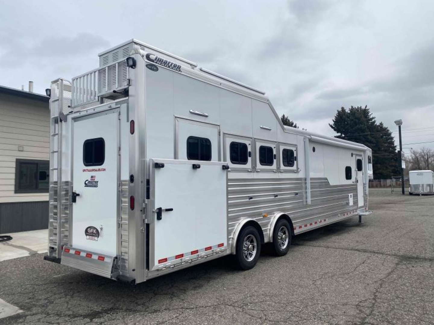 New 2023 Cimarron 4 Horse Side Load with 14'9" Living Quarter Trailer