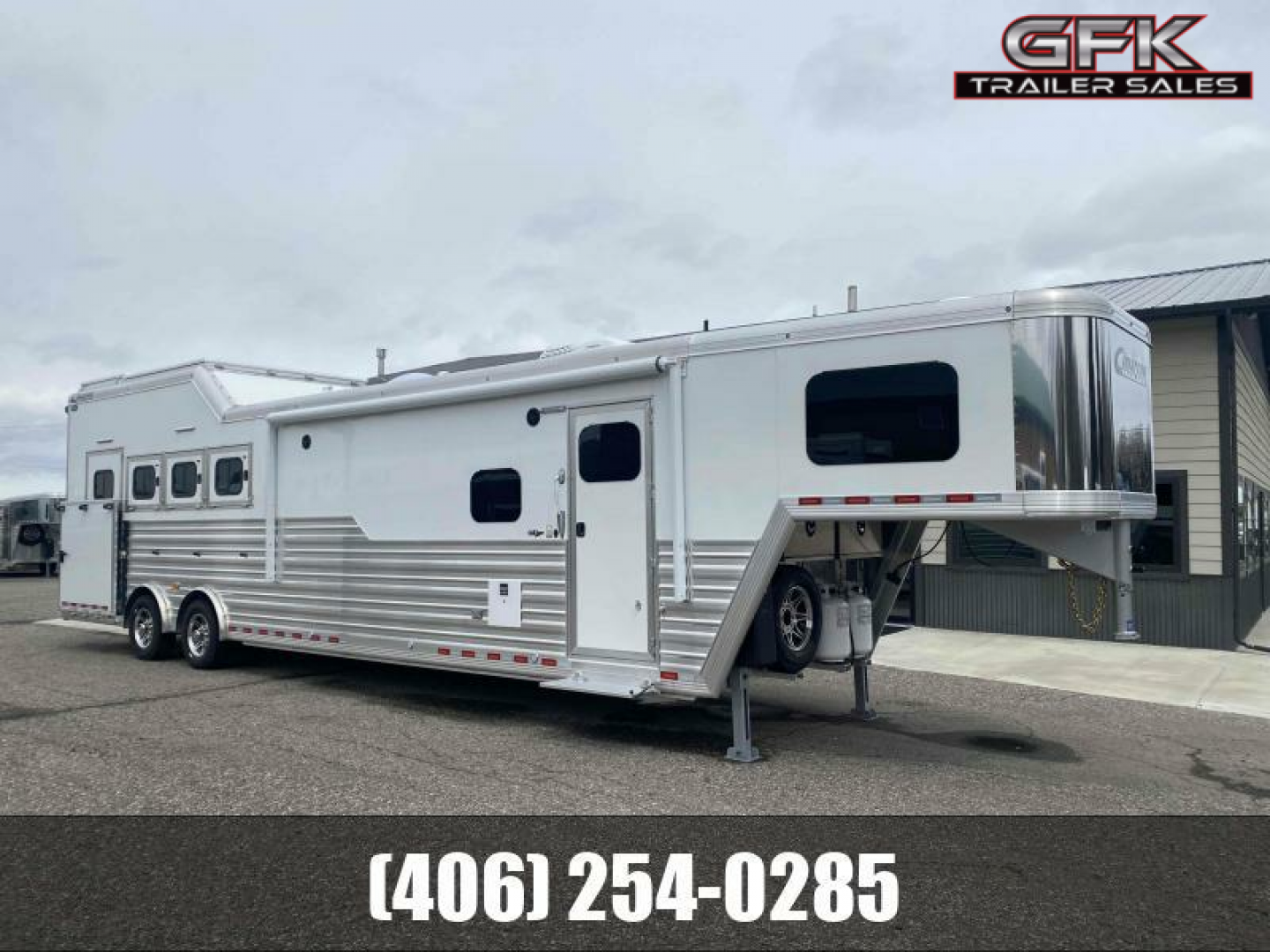 New 2023 Cimarron 4 Horse Side Load with 14'9" Living Quarter Trailer