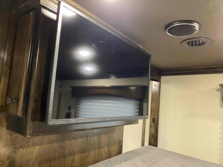 New 2023 Cimarron 4 Horse Side Load with 14'9" Living Quarter Trailer