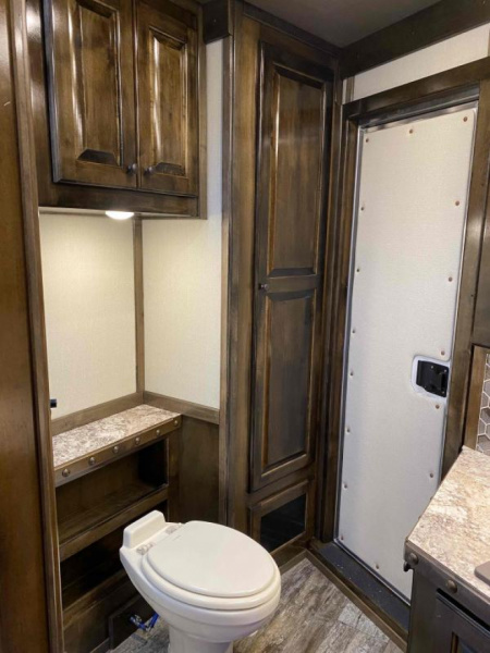 New 2023 Cimarron 4 Horse Side Load with 14'9" Living Quarter Trailer