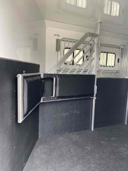 New 2023 Cimarron 4 Horse Side Load with 14'9" Living Quarter Trailer