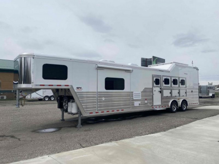 New 2023 Cimarron 4 Horse Side Load with 14'9" Living Quarter Trailer