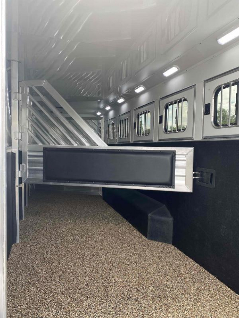 New 2024 Cimarron Norstar 6 Horse Trainer Trailer