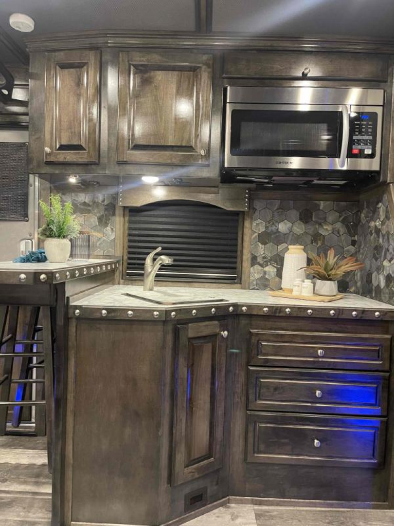 New 2023 Cimarron Freedom Toyhauler 16' Garage 16' Outlaw Living Quarter