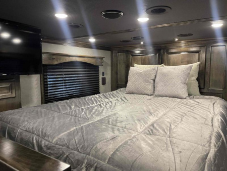 New 2023 Cimarron Freedom Toyhauler 16' Garage 16' Outlaw Living Quarter