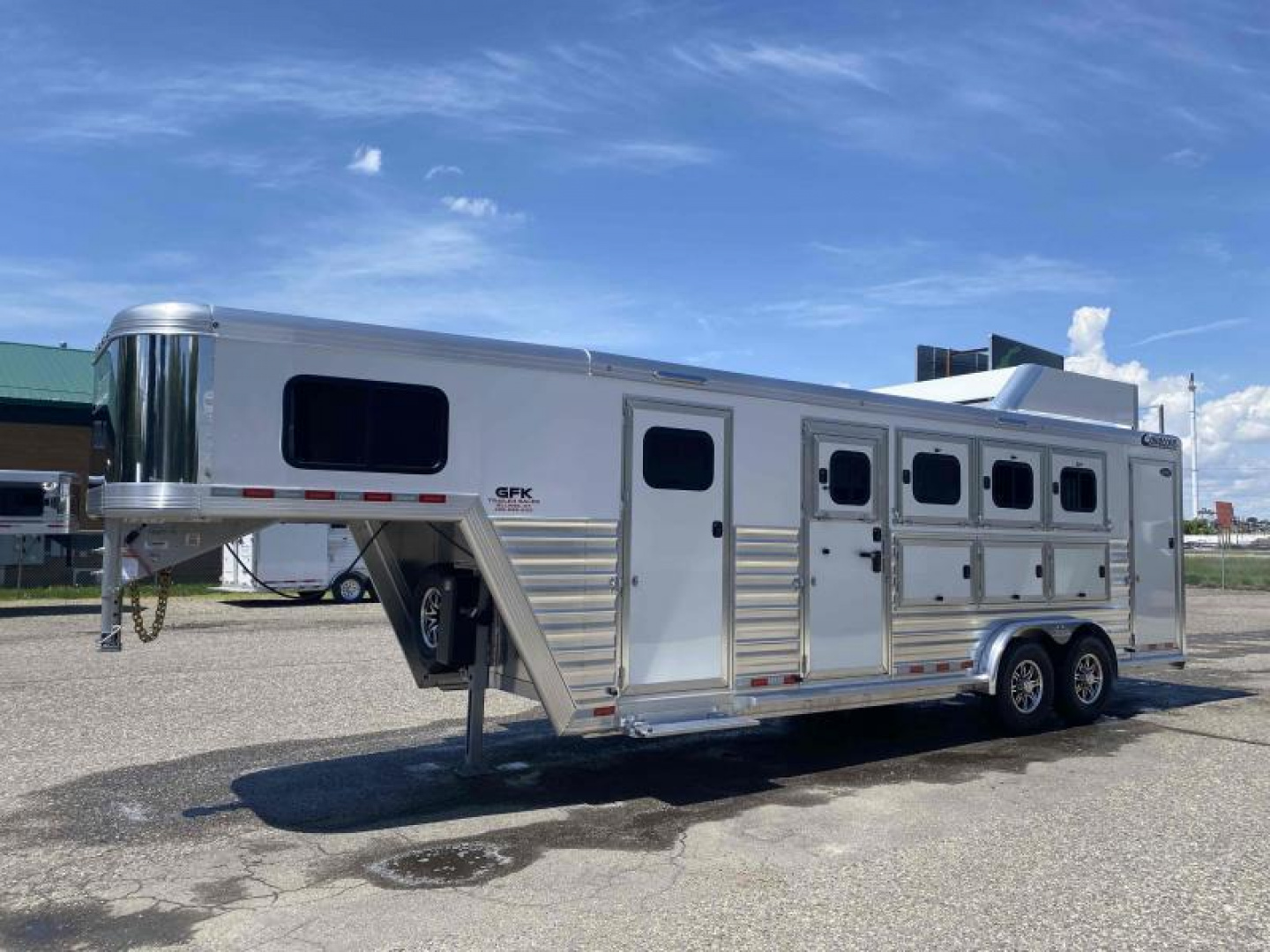 New 2025 Cimarron Norstar 4 Horse with Trainer Tack