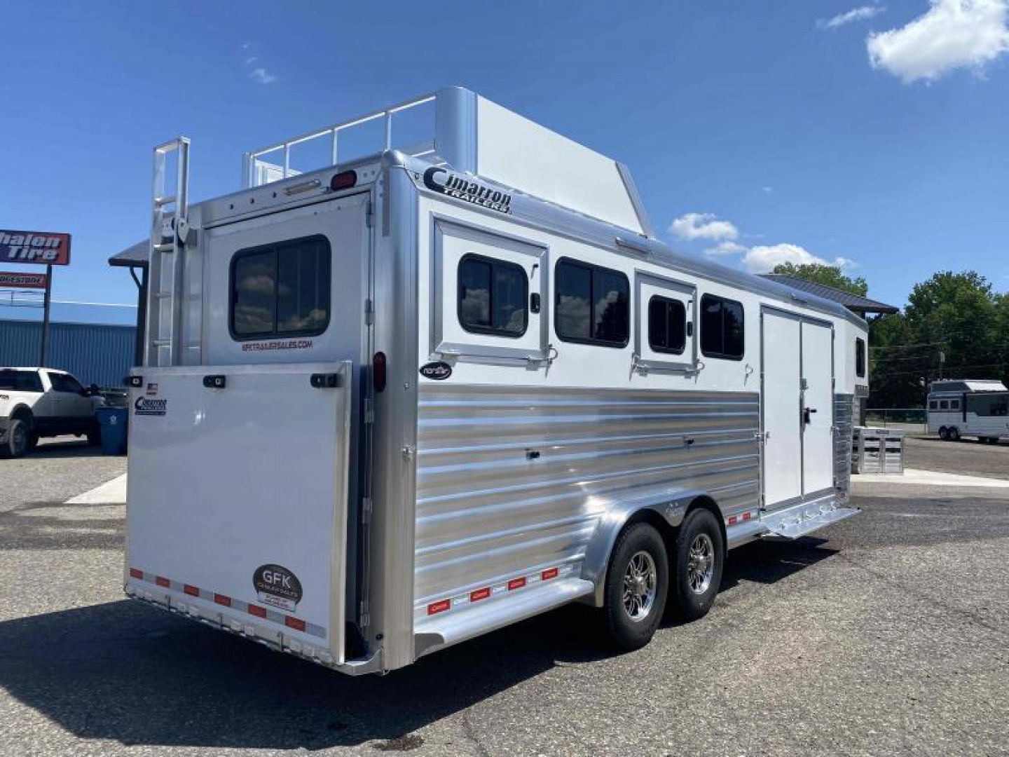 New 2025 Cimarron Norstar 4 Horse with Trainer Tack