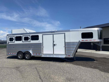 New 2025 Cimarron Norstar 4 Horse with Trainer Tack