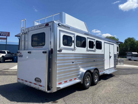 New 2025 Cimarron Norstar 4 Horse with Trainer Tack