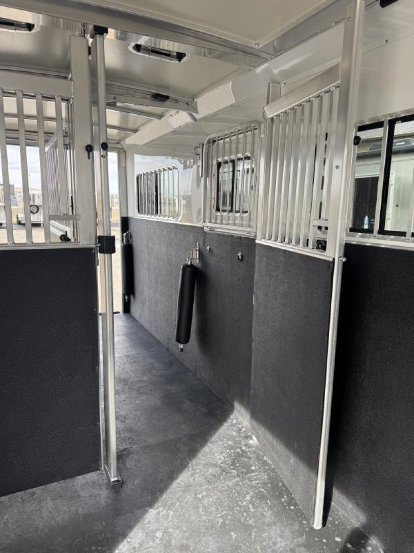 New 2025 Cimarron 2+1 Warmblood Gooseneck  Trailer