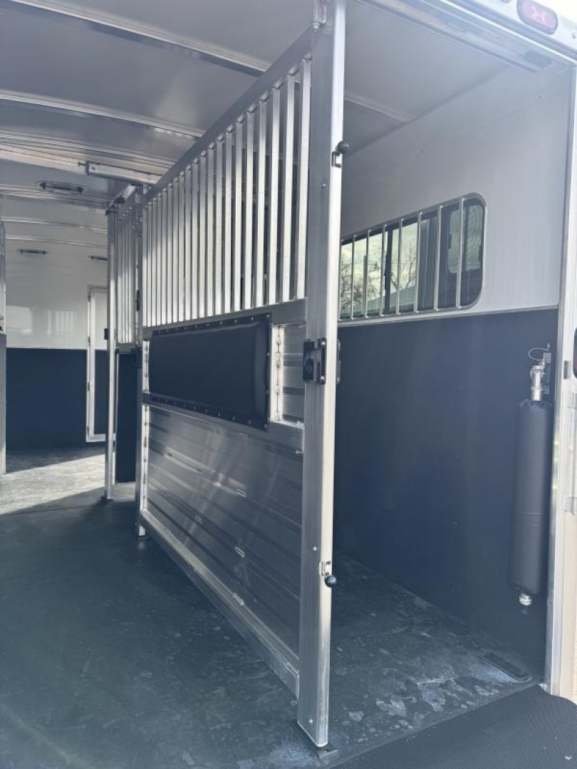 New 2025 Cimarron 2+1 Warmblood Gooseneck  Trailer