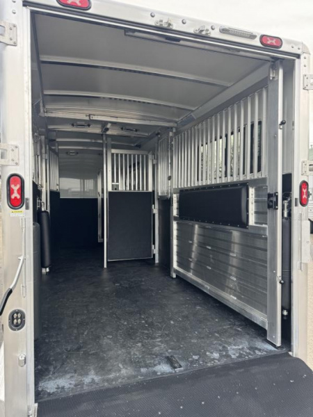 New 2025 Cimarron 2+1 Warmblood Gooseneck  Trailer