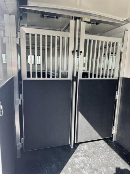 New 2025 Cimarron 2+1 Warmblood Gooseneck  Trailer