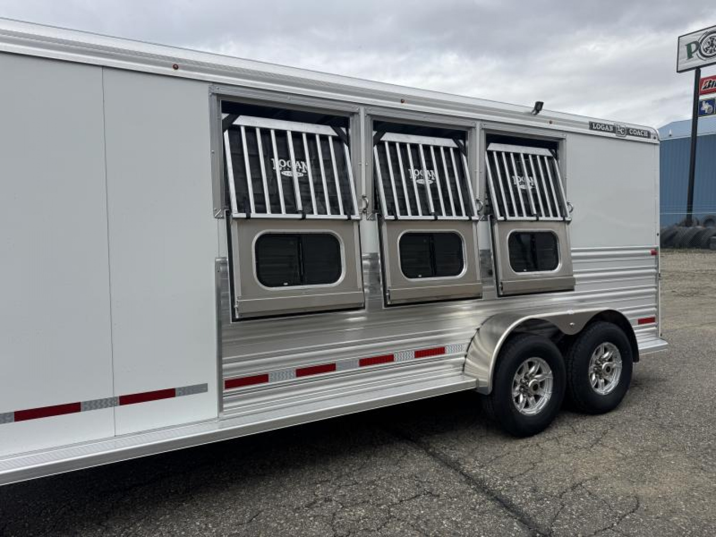 New 2025 Logan Bullseye XL 3 Horse with Closet Tack