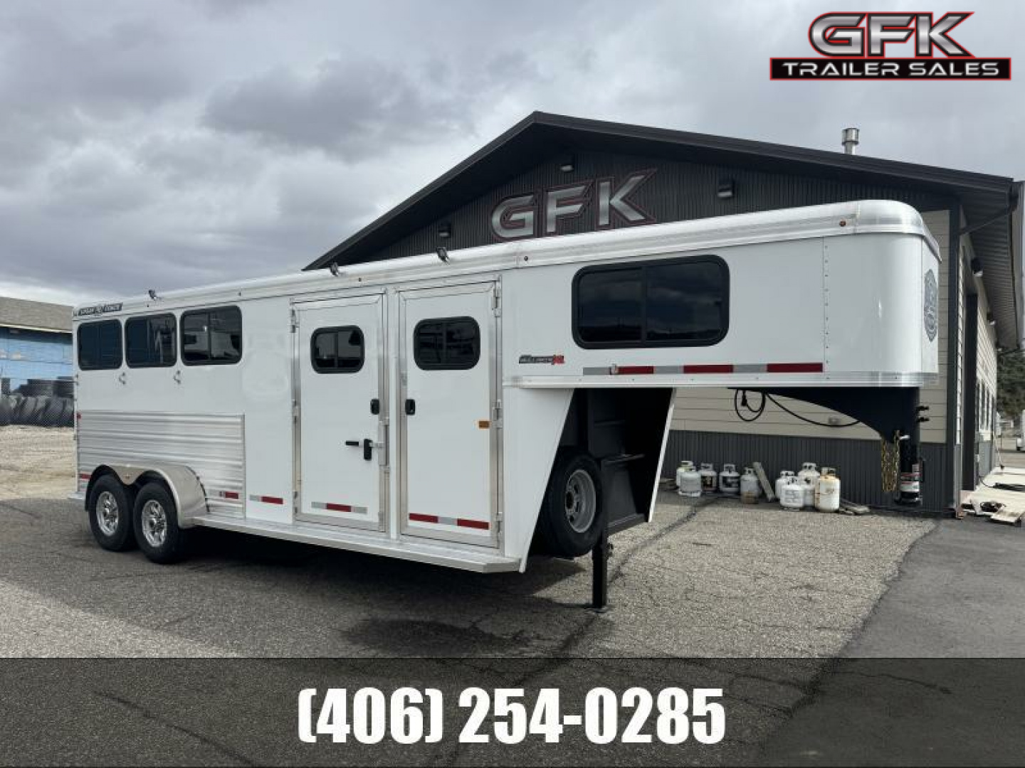 New 2025 Logan Bullseye XL 3 Horse with Closet Tack