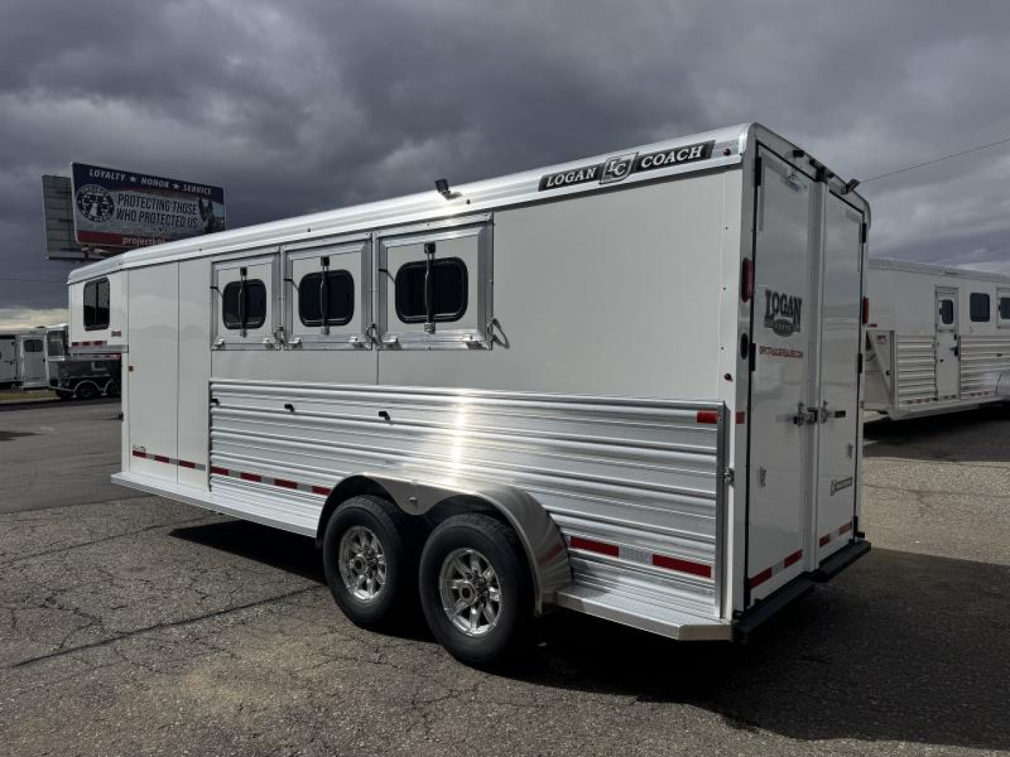 New 2025 Logan Bullseye XL 3 Horse with Closet Tack