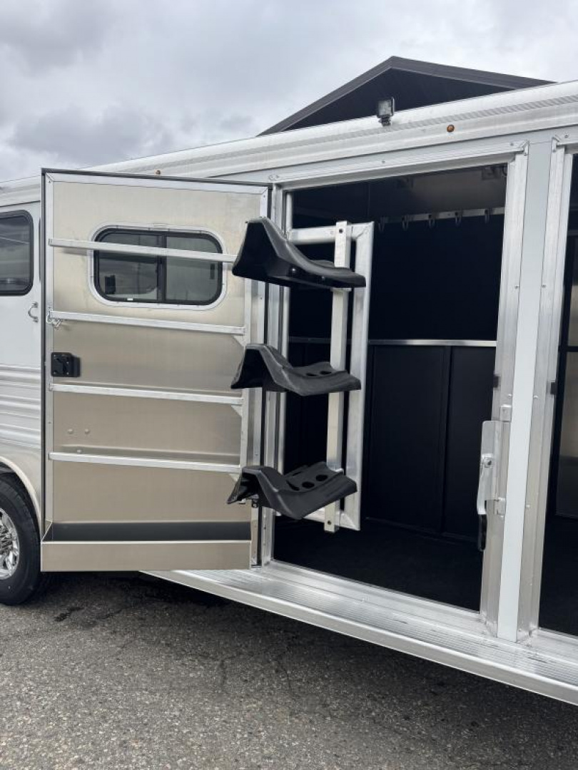 New 2025 Logan Bullseye XL 3 Horse with Closet Tack