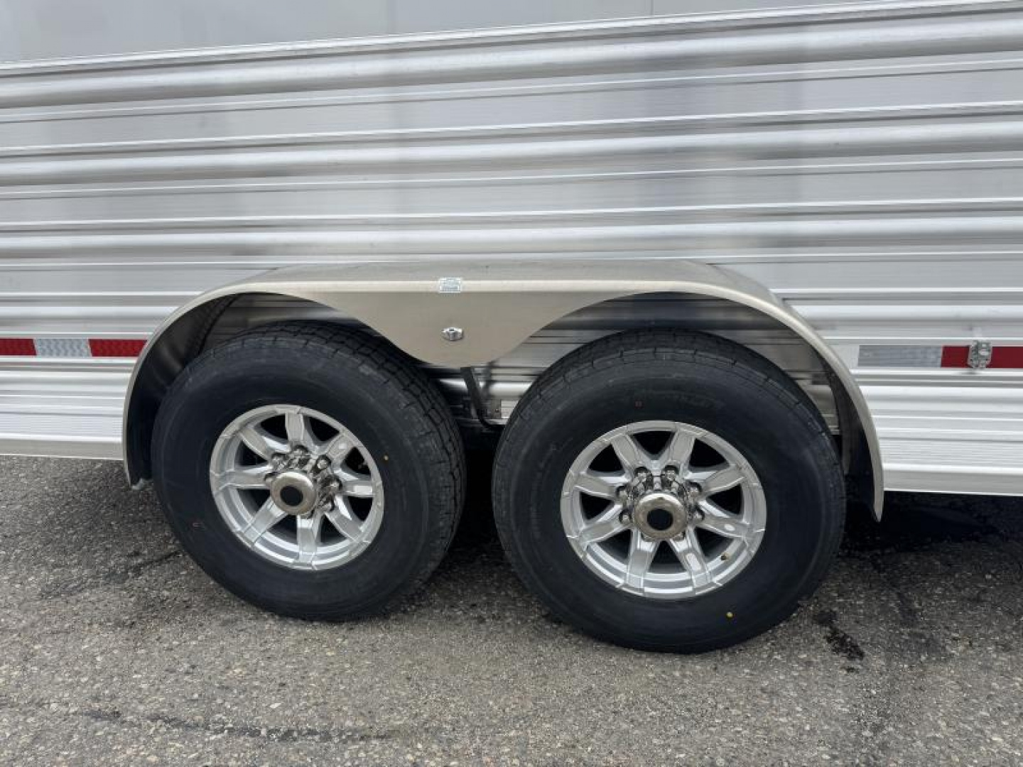 New 2025 Logan Bullseye XL 3 Horse with Closet Tack