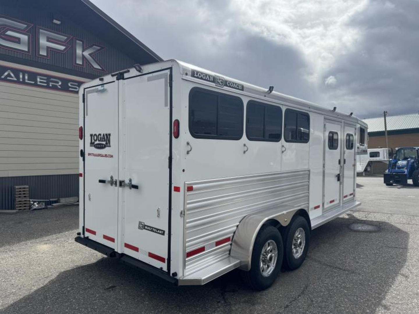 New 2025 Logan Bullseye XL 3 Horse with Closet Tack