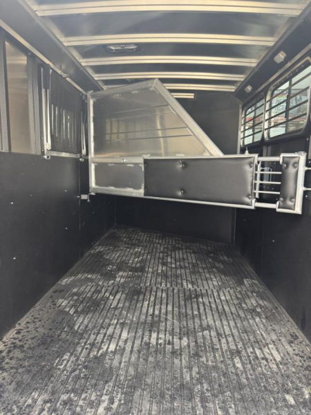 New 2025 Logan Bullseye XL 3 Horse with Closet Tack