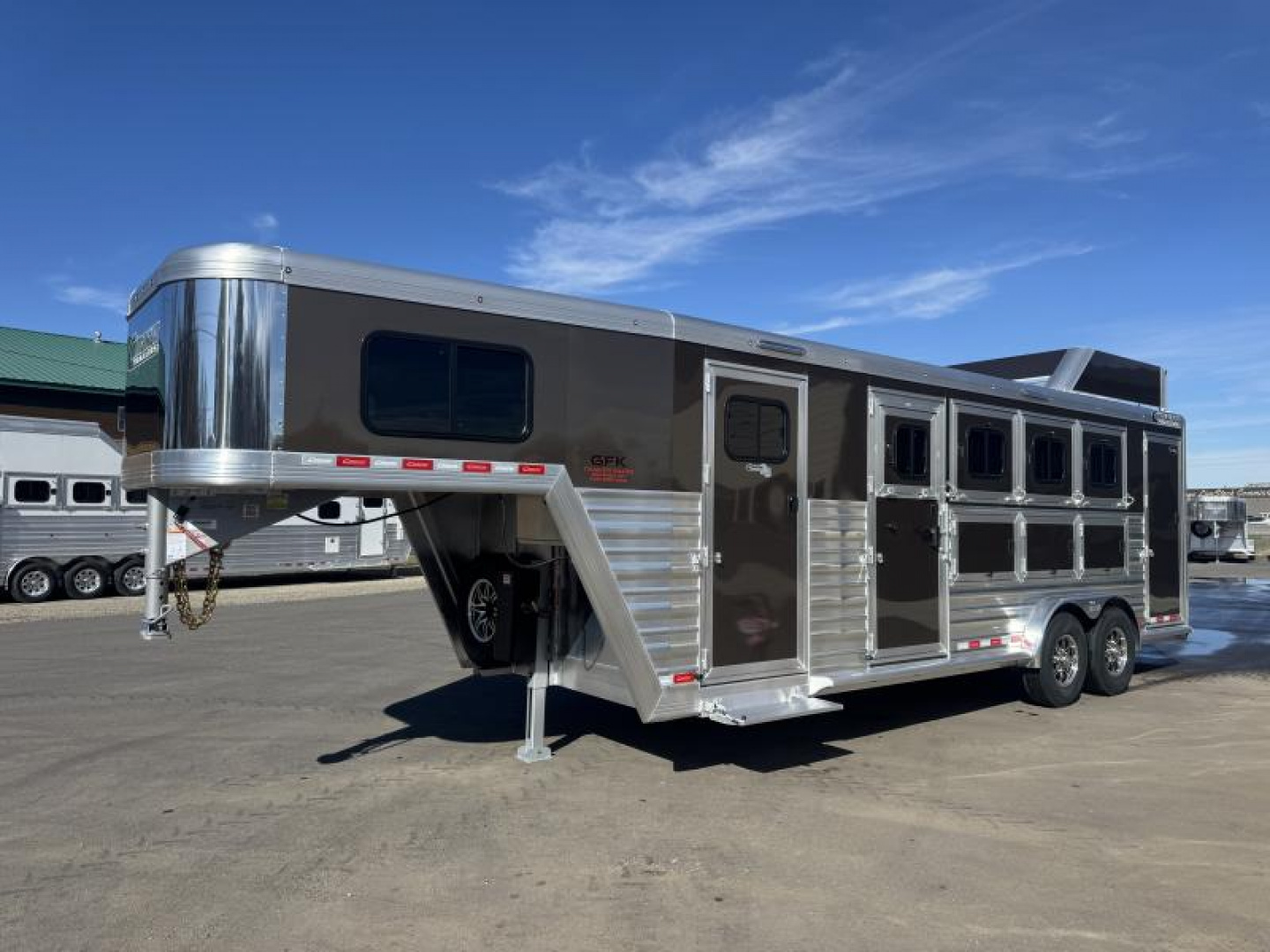New 2025 Cimarron Norstar 4 Horse with Trainer Tack