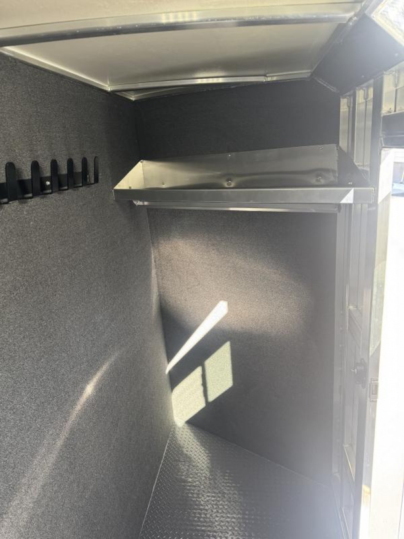 New 2025 Cimarron Norstar 4 Horse with Trainer Tack