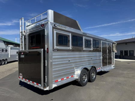 New 2025 Cimarron Norstar 4 Horse with Trainer Tack