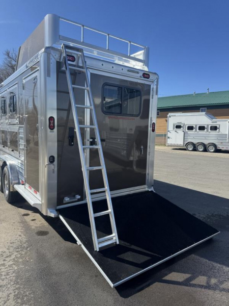 New 2025 Cimarron Norstar 4 Horse with Trainer Tack