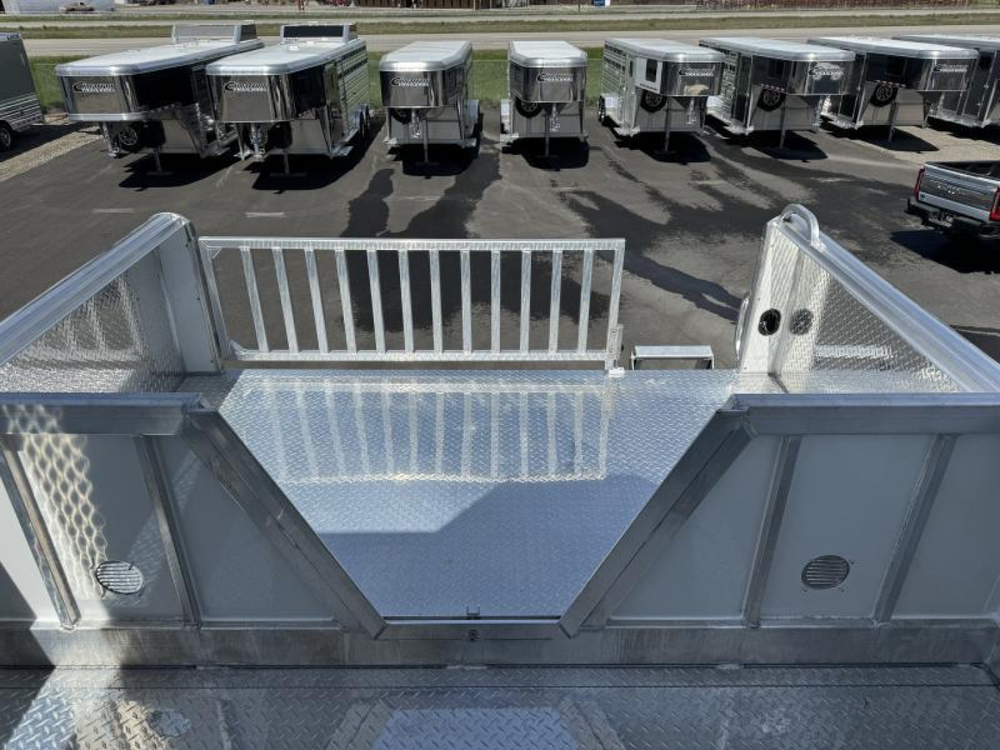 New 2025 Cimarron Norstar 7 Horse Trainer Trailer