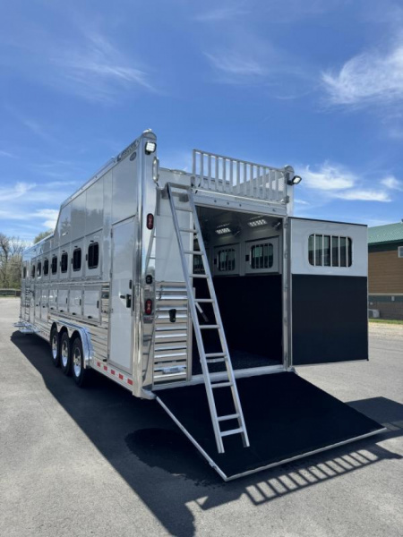 New 2025 Cimarron Norstar 7 Horse Trainer Trailer