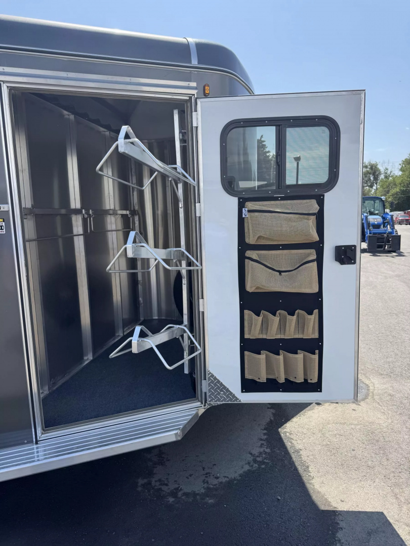 New 2026 Maverick Lite Deluxe 2 Horse Bumper Pull