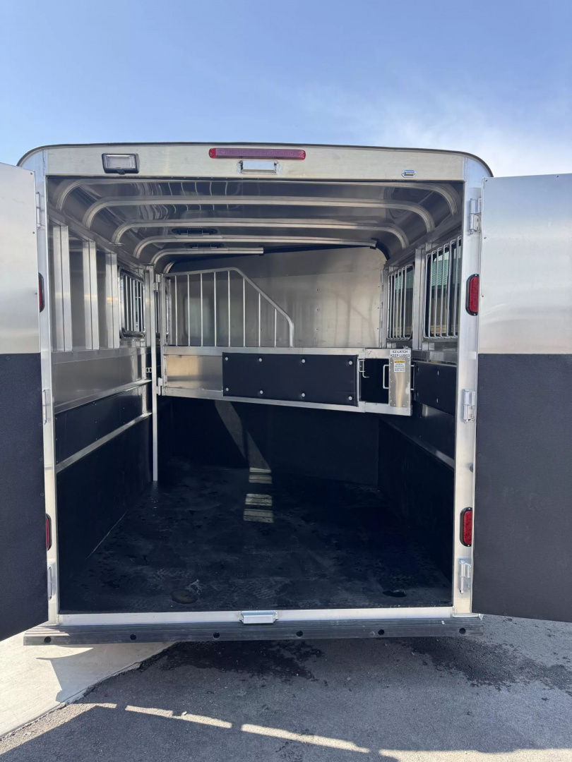 New 2026 Maverick Lite Deluxe 2 Horse Bumper Pull