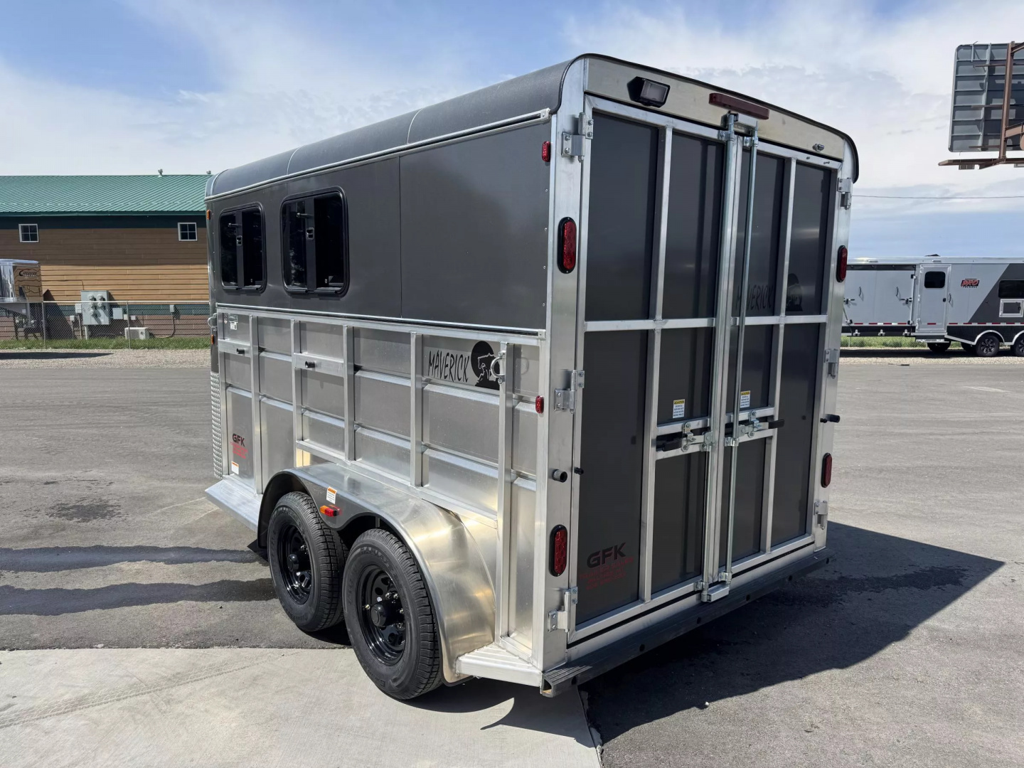 New 2026 Maverick Lite Deluxe 2 Horse Bumper Pull