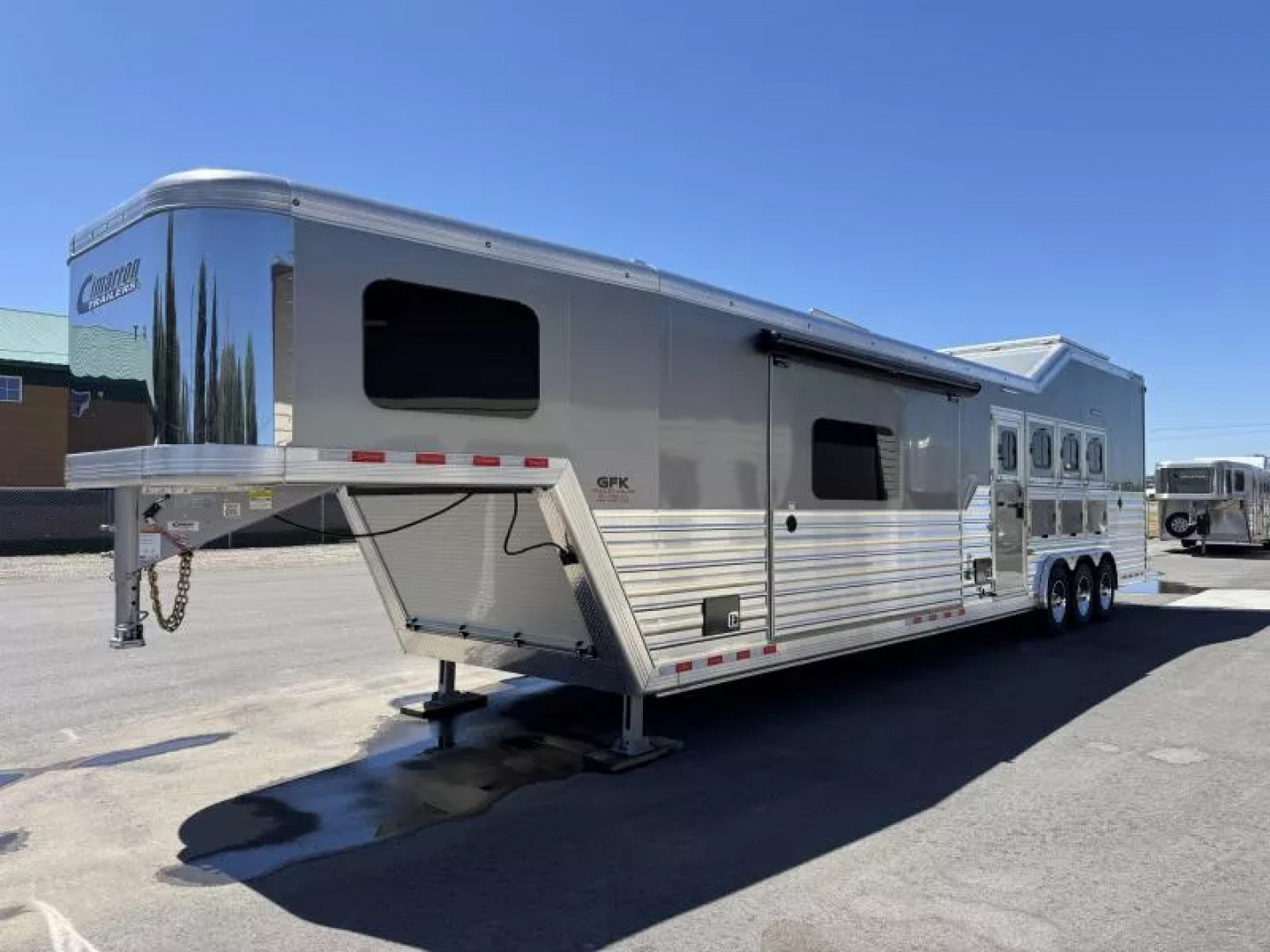 New 2025 Cimarron Norstar 4 Horse Sideload 15'9" Living Quarter