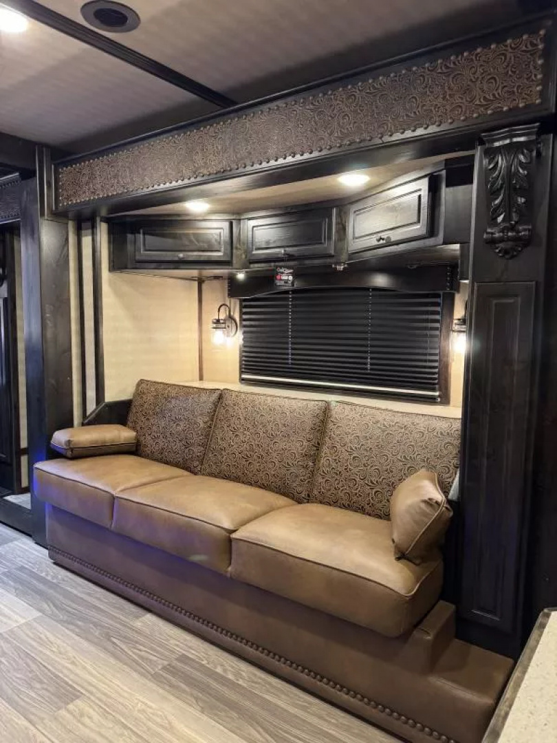 New 2025 Cimarron Norstar 4 Horse Sideload 15'9" Living Quarter