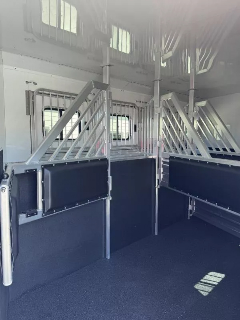 New 2025 Cimarron Norstar 4 Horse Sideload 15'9" Living Quarter