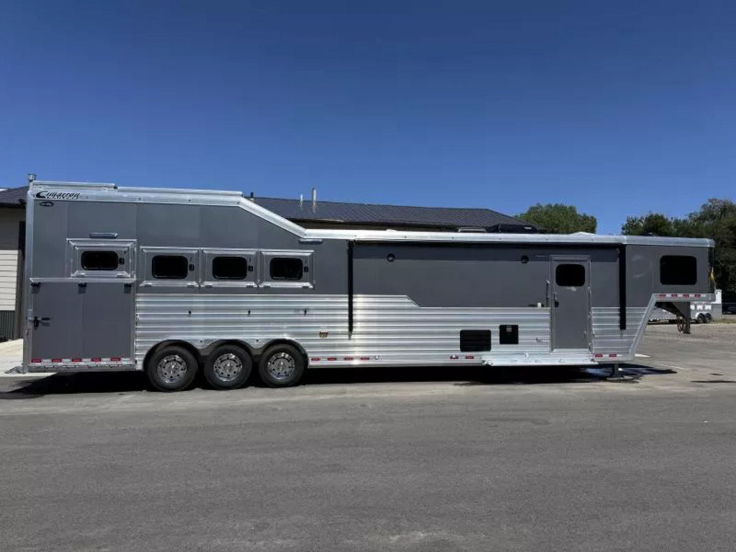 New 2025 Cimarron Norstar 4 Horse Sideload 15'9" Living Quarter