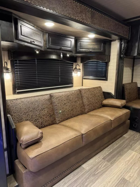 New 2025 Cimarron Norstar 4 Horse Sideload 15'9" Living Quarter