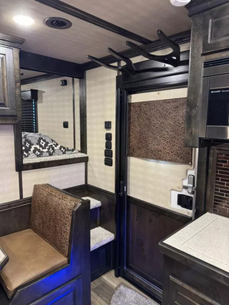 New 2025 Cimarron Norstar 4 Horse Sideload 15'9" Living Quarter