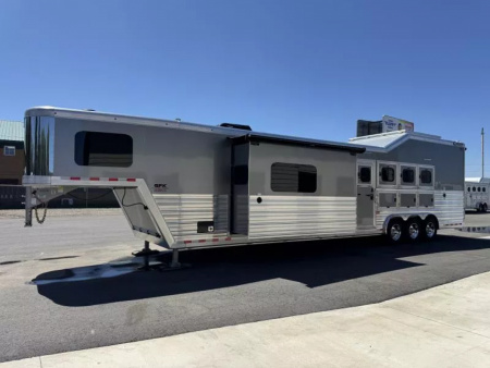 New 2025 Cimarron Norstar 4 Horse Sideload 15'9" Living Quarter