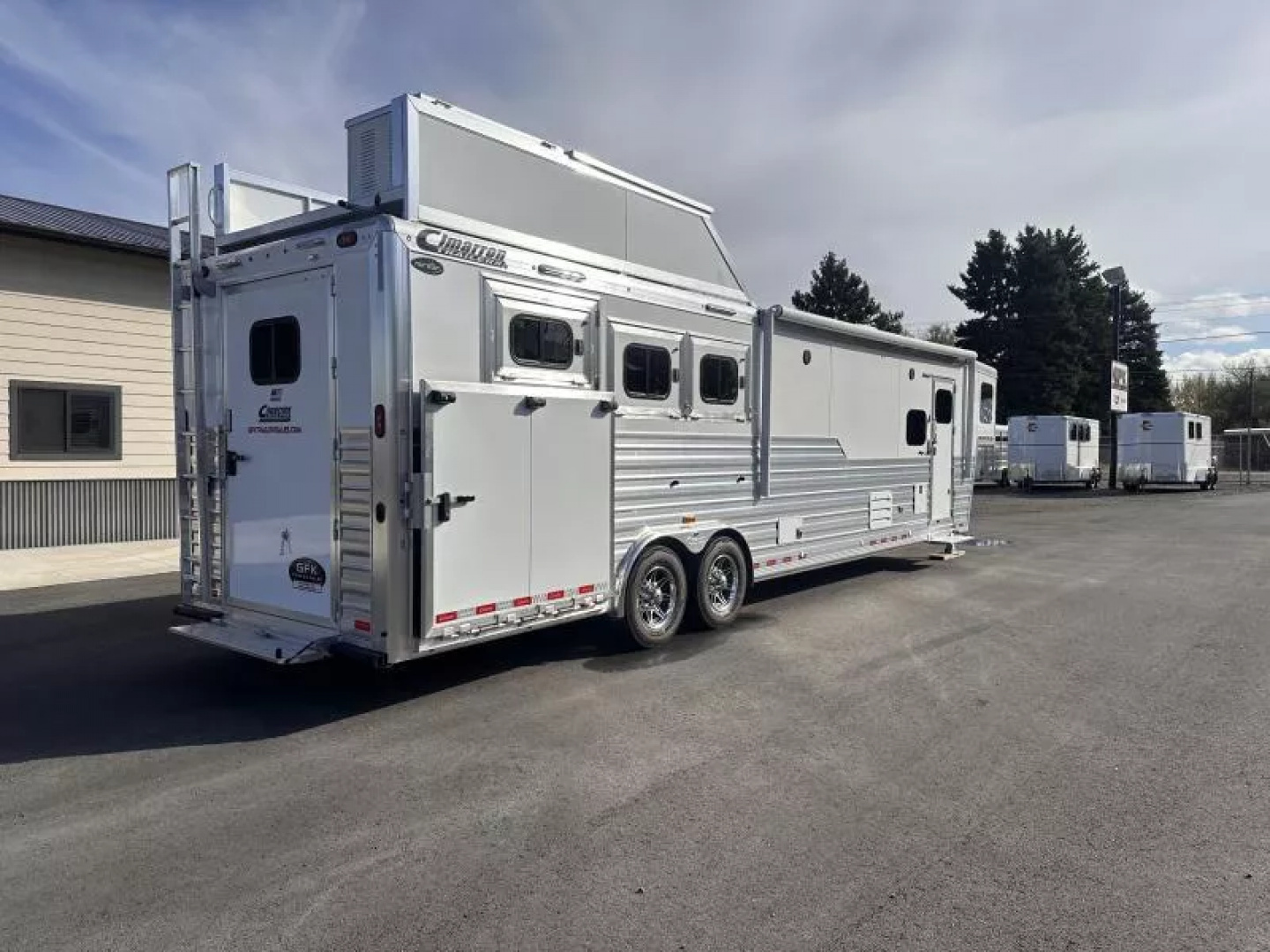 New 2025 Cimarron 3 Horse Side Load with 14'9" Living Quarter by Outlaw Conversions