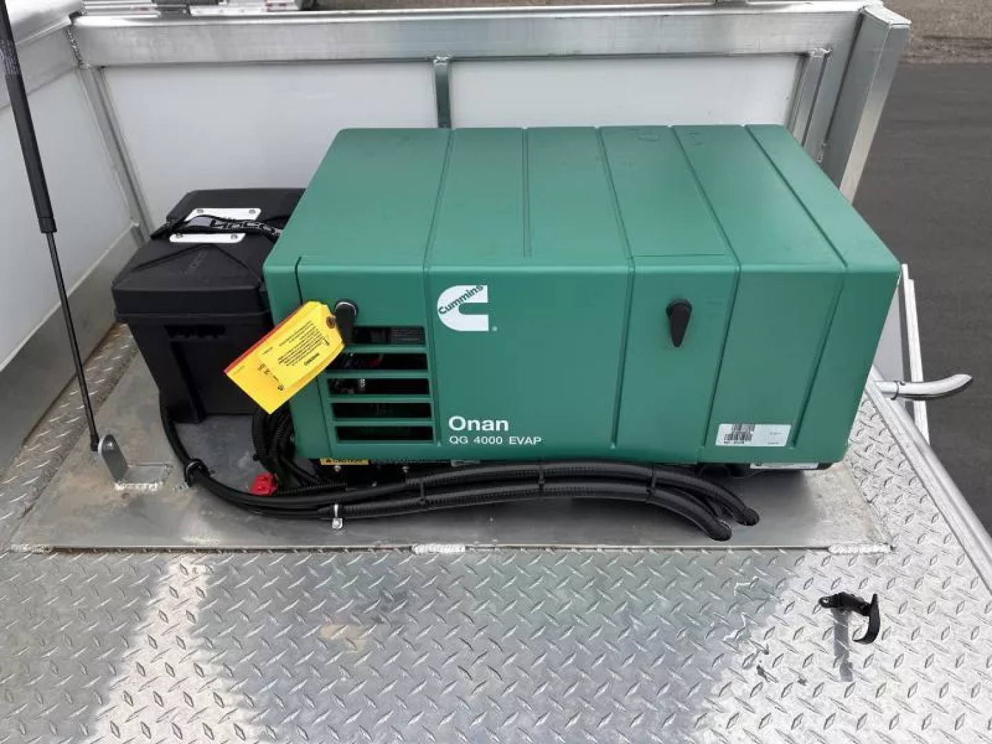 New 2025 Cimarron 3 Horse Side Load with 14'9" Living Quarter by Outlaw Conversions