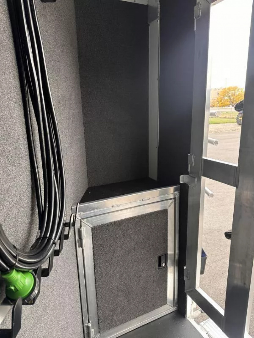 New 2025 Cimarron 3 Horse Side Load with 14'9" Living Quarter by Outlaw Conversions