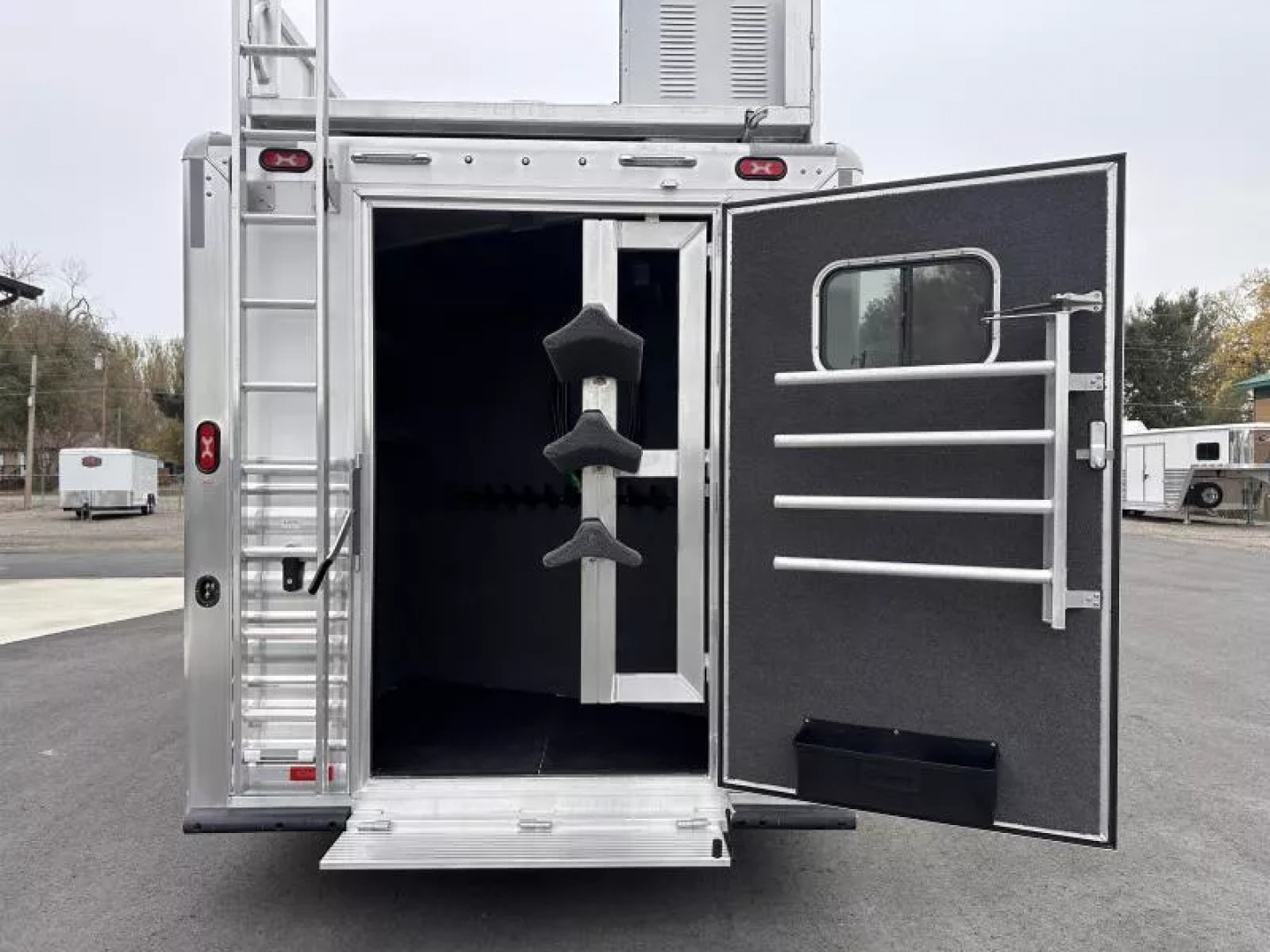 New 2025 Cimarron 3 Horse Side Load with 14'9" Living Quarter by Outlaw Conversions