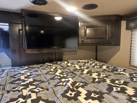 New 2025 Cimarron 3 Horse Side Load with 14'9" Living Quarter by Outlaw Conversions