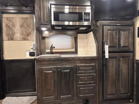 New 2025 Cimarron 3 Horse Side Load with 14'9" Living Quarter by Outlaw Conversions