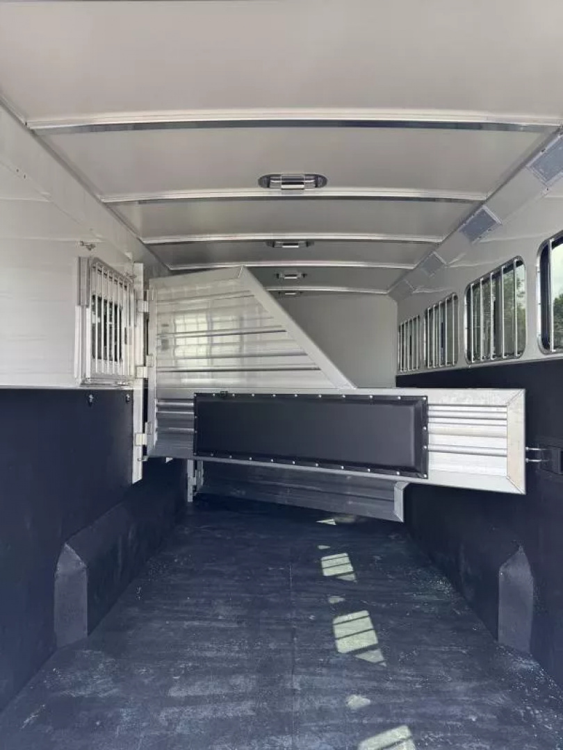 New 2026 Cimarron Norstar 4 Horse with Closet Tack