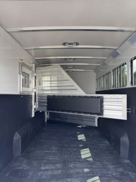 New 2026 Cimarron Norstar 4 Horse with Closet Tack